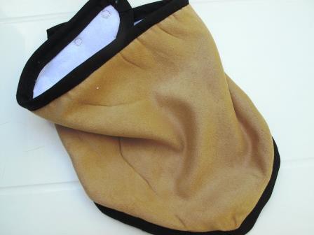 Warme sjaal met zwarte rand, € 5,00